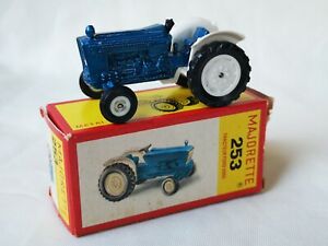 ホビー　模型車　車　レーシングカー チアリーダーボックスフォードトターmajorette 253 tracteur ford 5000 en boite