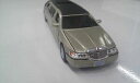 【送料無料】ホビー 模型車 車 レーシングカー リンカーンタウンカーリムジンミニチュアlincoln ville voiture extensible limousine kinsmart dore jouet miniature 13 8