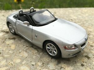 【送料無料】ホビー　模型車　車　レーシングカー カブリオレモデルミニチュアドアbmw z4 cabriolet argent kinsmart jouet modele 132 miniature voiture open doors