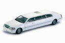 【送料無料】ホビー 模型車 車 レーシングカー リンカーンタウンカーリムジンホワイトモデルlincoln town car limousine 2003 white 118 model 4201 sun star