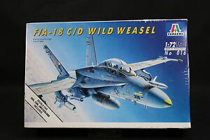 【送料無料】ホビー　模型車　車　レーシングカー タチxy071 italeri 172 maquette avion 016 fa18 cd wild weasel annee 1992 ptitoys