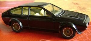 【送料無料】ホビー　模型車　車　レーシングカー alfetta gtv solido n1354 143