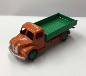 ホビー　模型車　車　レーシングカー ビンテージダッジトラックvintage dinky toys dodge camion restaurerepeinte 10 cm de longueur