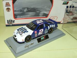 【送料無料】ホビー　模型車　車　レーシングカー フォードサンダーバードウォーレスford thunderbird nascar 1997 lite r wallace revell