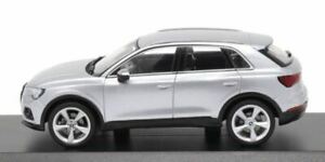 ホビー　模型車　車　レーシングカー スパークアウディspark 143 audi q3fleuret silver