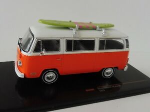 【送料無料】ホビー　模型車　車　レーシングカー オレンジサーフボードバスvw t2 break 1975 orange planche de surf 143 ixoclc302 type bus volkswagen bulli