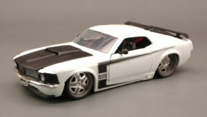 【送料無料】ホビー　模型車　車　レーシングカー フォードムスタングボスホワイトモデルford mustang boss 429 1970 white 124 model jada toys