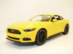 【送料無料】ホビー　模型車　車　レーシングカー フォードムスタングford mustang gt 2015 jaune 118