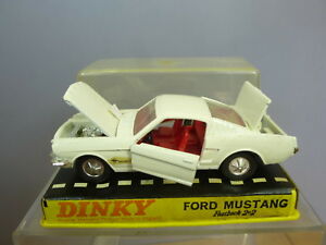 【送料無料】ホビー　模型車　車　レーシングカー モデルフォードムスタングバージョンボックスボックスdinky toys model 161 ford mustang 22 version blanche perspex box vn en parfait etat, dans sa boit