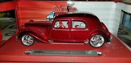 【送料無料】ホビー　模型車　車　レーシングカー ミニチュアシトロエントションカスタムチューニングauto voiture miniature maisto citroen traction 15 six 1952 custom tuning 118