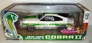 【送料無料】ホビー　模型車　車　レーシングカー フォードマスタングコブラホワイトグリーンgreenlight 118 12895 1978 ford mustang ii cobra ii white green