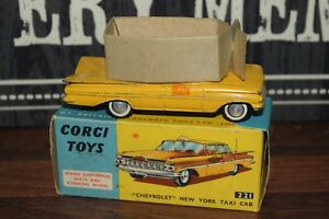 【送料無料】ホビー　模型車　車　レーシングカー コーギーシボレーニューヨークタクシーcorgi toys no 221 chevrolet york taxi ncomme neuf