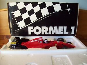 【送料無料】ホビー 模型車 車 レーシングカー フェラーリゲルハルトベルガークローズボックスオン118 ferrari 412 t2 gerhard berger 1995 boite fermee