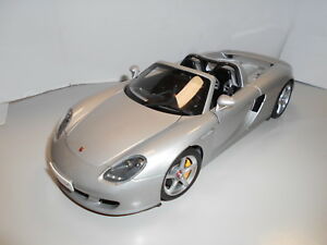 ホビー　模型車　車　レーシングカー ポルシェカレラaa78046 by autoart porsche carrera gt 118