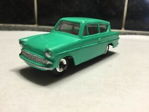 ホビー　模型車　車　レーシングカー ＃フォードアングリアdinky toys 155 ford anglia voiture restaure