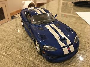 【送料無料】ホビー　模型車　車　レーシングカー ダッジバイパーmaisto 118 dodge viper gts