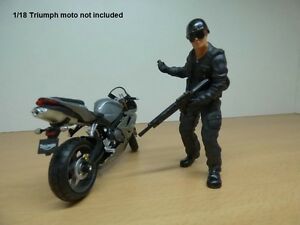 【送料無料】ホビー　模型車　車　レーシングカー チームフラッシュfigurine swat team flash 118 gign