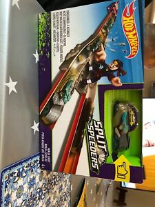ホビー　模型車　車　レーシングカー neuf hotwheels solit speeders voiture