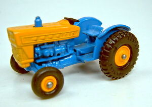 ホビー　模型車　車　レーシングカー マッチフォードトターmatchbox rw 39c ford tractor deux tons bleujaune bon etat