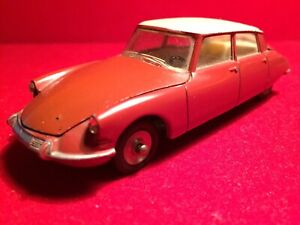 dinky toys citroen ds 19 ref 530シトロエン※注意※NYからの配送になりますので2週間前後お時間をいただきます。人気の商品は在庫が無い場合がございます。ご了承くださいませ。サイズの種類の商品は購入時の備考欄にご希望のサイズをご記載ください。　携帯メールでの登録ですと楽天からのメールが届かない場合がございます。