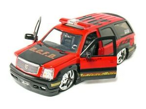 【送料無料】ホビー　模型車　車　レーシングカー ダブキャデラックエスカレードjada 124 dub 2002 cadillac escalade feu dept rouge