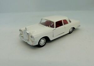 【送料無料】ホビー　模型車　車　レーシングカー メルセデスベンツ29560 verem solido mercedes benz 220 se rare couleur 143