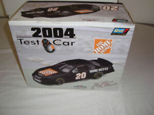 【送料無料】:スケールトニースチュワートテストカーブラック#ホーム・デポの詳細Details about NRFB REVELL 1:24 SCALE TONY STEWART TEST CAR BLACK #20 HOME DEPOT