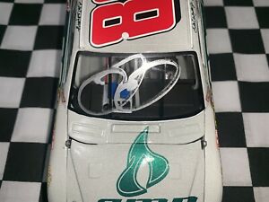 デイル・アーンハートジュニアの直筆サイン入りの乗車とジュニアに沿って2008 Dale Earnhardt Jr 1/24 Autographed Ride Along With Junior