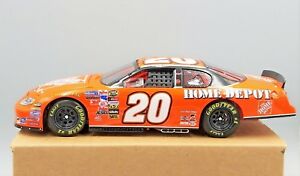 【送料無料】トニースチュワートスケール＃ホーム・デポの故郷エディション車の稀Tony Stewart 1/24 Scale #20 Home Depot Hometown Edition Car 1 of 288 - RARE