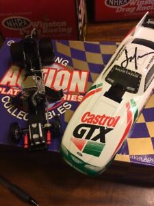 【送料無料】署名されたジョン アクションプラチナ年のムスタングのおかしい車を強制的に SIGNED JOHN FORCE CASTROL GTX ACTION 1/24 PLATINUM 1997 MUSTANG FUNNY CAR NHRA