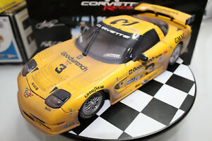 アクション：スケールのデイル・アーンハートコルベット＃レースバージョンAction 1:18 Scale DALE EARNHARDT 2001 CORVETTE C5R #3 RACED VERSION