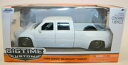 yzXP[fgbNV{[EVx[hxJADA 1/24 Scale Metal Model Truck - 90145 - 1999 Chevy Silverado Dooley-White