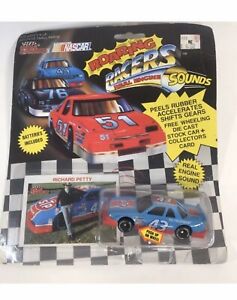 【送料無料】リチャード・ペティ轟レーサーRichard Petty Roaring Racers 1991 1/64 Nascar