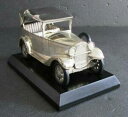 【送料無料】ホビー ・模型車・バイク レーシングカー ダットサンメタルカーフィギュア1932 first datsun with wooden commemorative pedestal metal car figurines