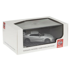 【送料無料】ホビー 模型車 モデルカー シルバーモデルカーボックスnissan gtr 2016 model car in silver with presentaion box genuine gtr72