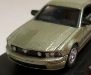 【送料無料】ホビー 模型車 モデルカー フォードムスタングモデルカーライム20052009 ford mustang gt v8 s197 model car 176 muscle car legend lime