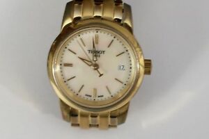 【送料無料】腕時計 クラシックドリームモップゴールドトーンステンレススチールレディースtissot classic dream mop gold toned stainless steel womens wristwatch