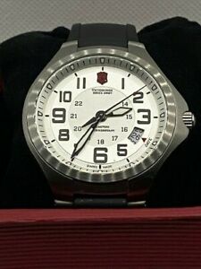 【送料無料】腕時計　ビクトリノックスメンズスイスアーミーアクティブベースキャンプクォーツウォッチvictorinox 241332 mens swiss army active base camp quartz watch