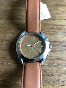 ladiesgents gossip ss fashion watch with brown straps w8461レディースゴシップファッションウォッチブラウンストラップ※注意※NYからの配送になりますので2週間前後お時間をいただきます。人気の商品は在庫が無い場合がございます。ご了承くださいませ。サイズの種類の商品は購入時の備考欄にご希望のサイズをご記載ください。　携帯メールでの登録ですと楽天からのメールが届かない場合がございます。