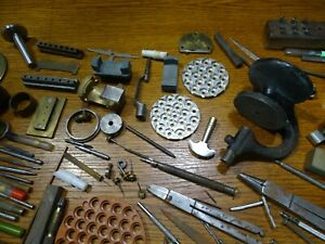 【送料無料】腕時計　ロットキロズドチルズドホロジュリーツアーダイバーズlot 2,7 kilos doutils dhorlogerie tour et divers