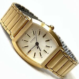 【送料無料】腕時計 ブラッシュゴールドバレルクラシックブレスレットウォッチguess womens brushed gold barrel classic 675 bracelet watch