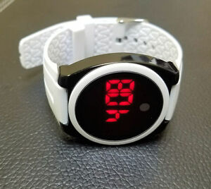 【送料無料】腕時計　タッチサイズホワイトウォッチ