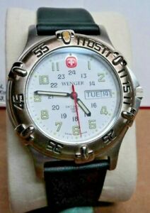 腕時計　ミントヴェンゲルスイスメンズフルサイズミリタリーダイバーフィールドウォッチnear mint~wenger swiss ref0960685 mens full size military diver field watch