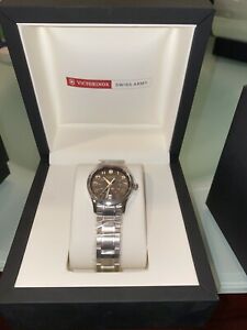 【送料無料】腕時計 ビクトリノックススイスアーミーアライアンスブレスレットvictorinox swiss army alliance sm blk dl ss bracelets women