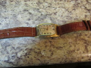 腕時計　ヴィンテージウォルサムゴールドメンズリストウォッチランニングvintage waltham 14k gold filled usmc engraved mens wrist watch running