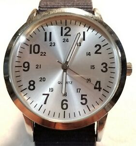 mans quartz wrist watchマンスクォーツ※注意※NYからの配送になりますので2週間前後お時間をいただきます。人気の商品は在庫が無い場合がございます。ご了承くださいませ。サイズの種類の商品は購入時の備考欄にご希望のサイズをご記載ください。　携帯メールでの登録ですと楽天からのメールが届かない場合がございます。