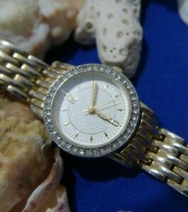 【送料無料】腕時計　ホワイトラインストーンゴールドトーンバッテリーwhite rhinestone gold tone washed watch battery a14