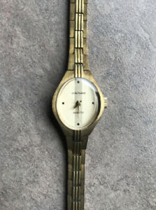 腕時計　ヴィンテージウォルサムウォッチクォーツムーブメントビンvintage women’s waltham watch quartz movement cl622480 bin o