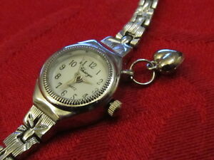 【送料無料】腕時計 モントレフェムクアルツファンタイジーアンアシエブレロッククールmontre femme a quartz fantaisie en acier breloque coeur