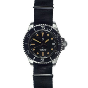 【送料無料】腕時計　オートマティックパターンダイバーアッチャイオザフィロダステリオオロロギオウオモmwc automatico 82 pattern diver acciaio zaffiro datario nato orologio uomo